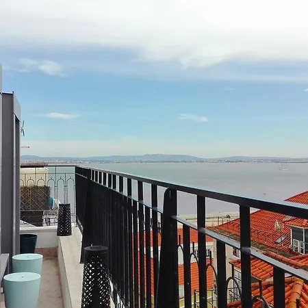 Daire Balcony Over The River Tejo *